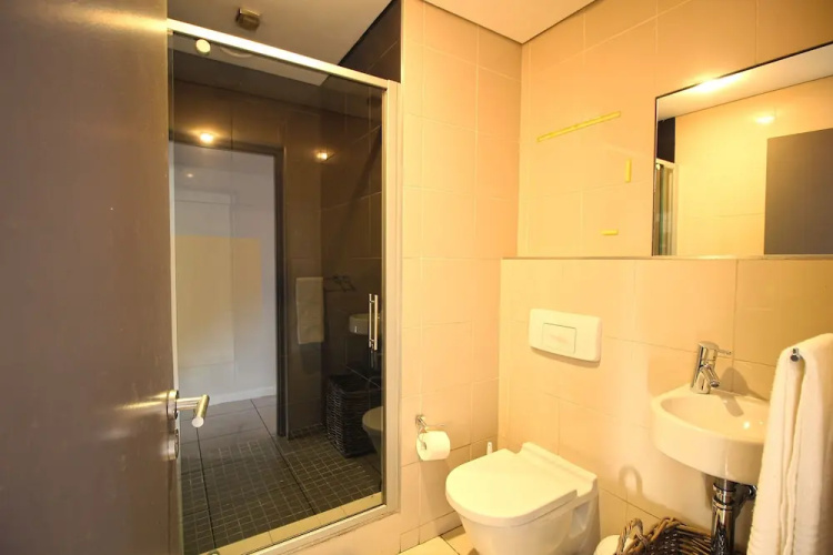 Harbour Edge 302