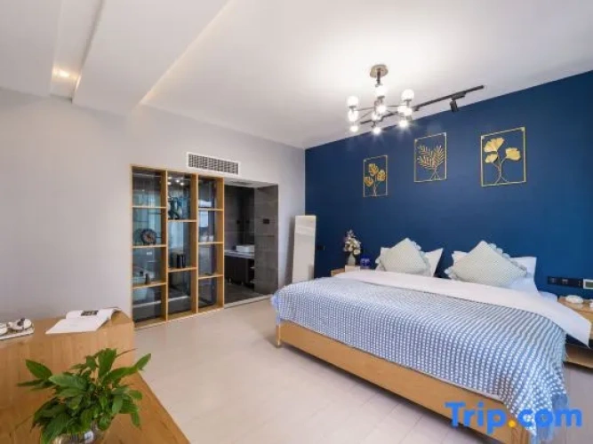 Deluxe Double room with balcony and with courtyard view