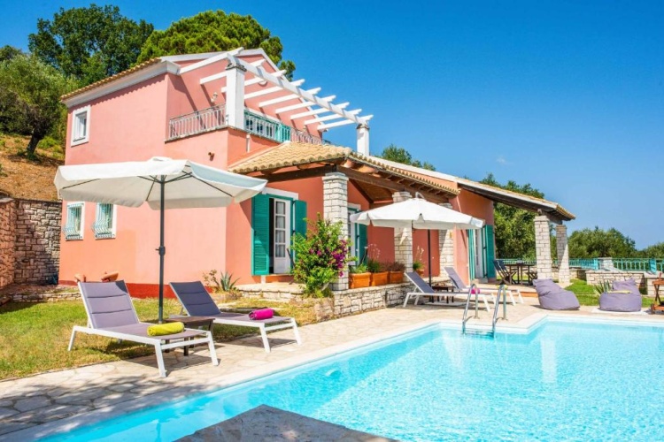 3 Bedrooms Villa
