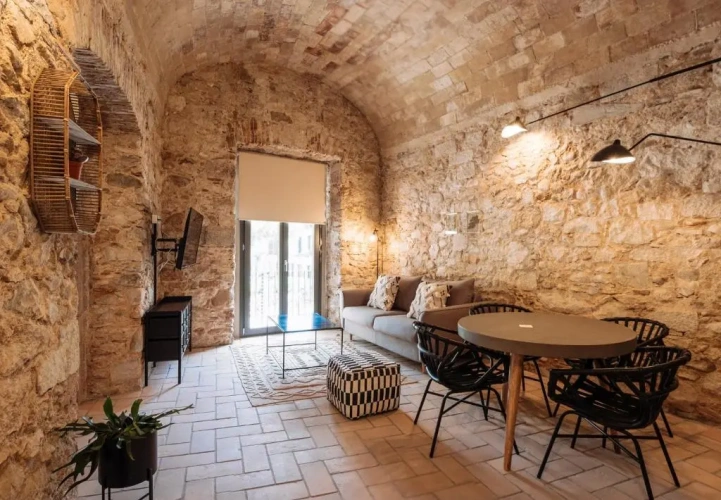 Apartment with balcony