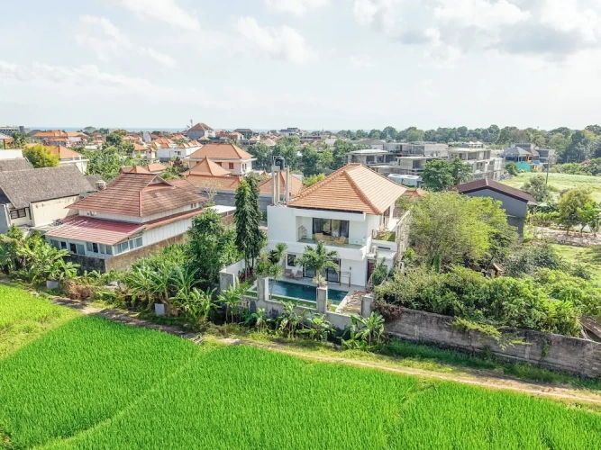 4 Bedrooms Villa with balcony