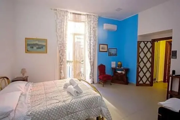 Don Carlo room