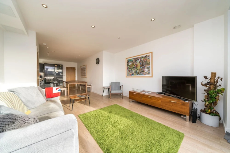 NEW 2BD Flat 4mins to Excel Centre Fast City Links