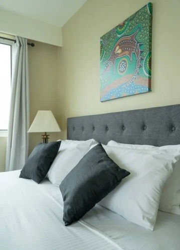 Comfortable 2 Bedroom Apartment With River Views