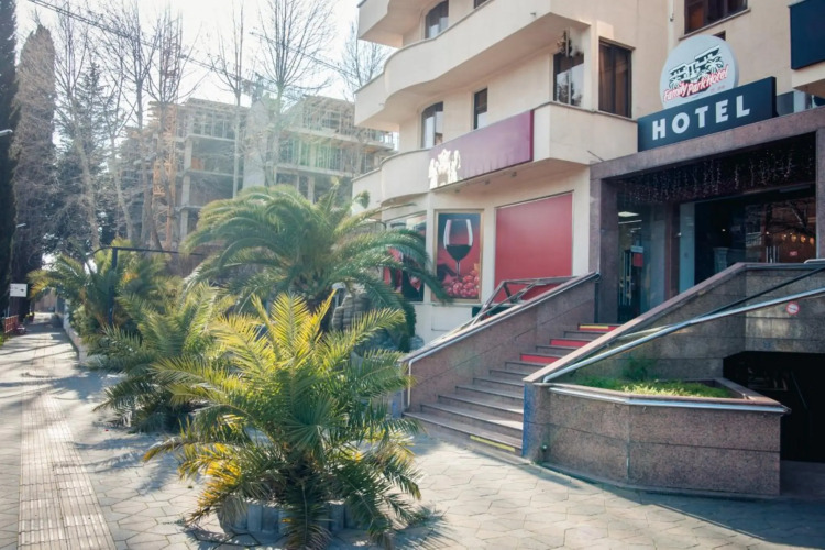 Фэмили холидэй отель