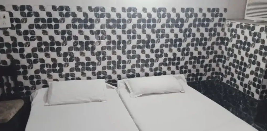 Goroomgo Agra Hotel Mathura