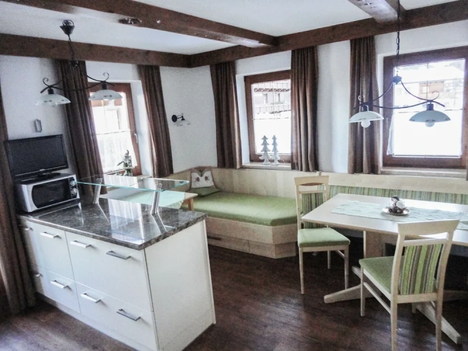 3 Bedrooms Apartment