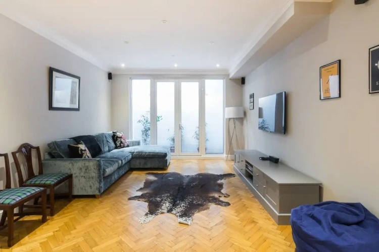 4 Bedrooms Cottage