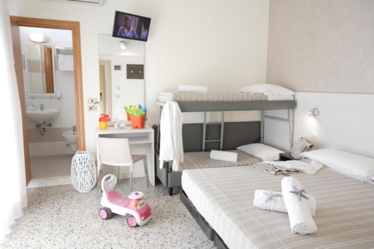 Standard Quadruple room