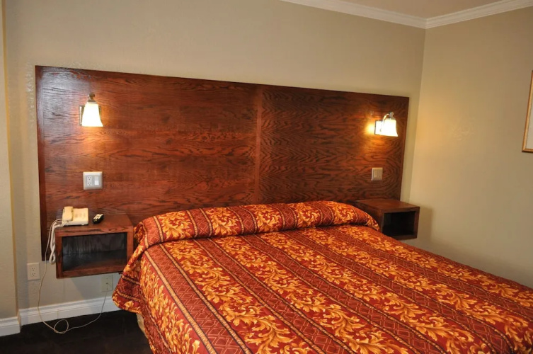 Santa Cruz Inn Riverside