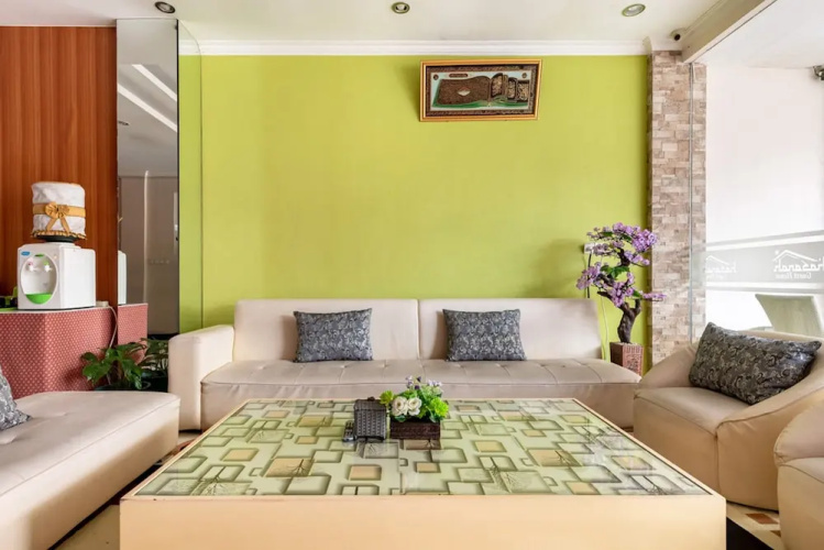 Hasanah Guesthouse by RedDoorz