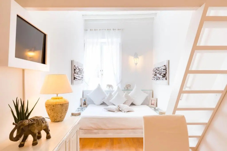 Pantheon Luxury Gold Apartment