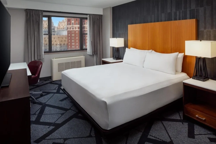 2-room Corner Double Suite with city view