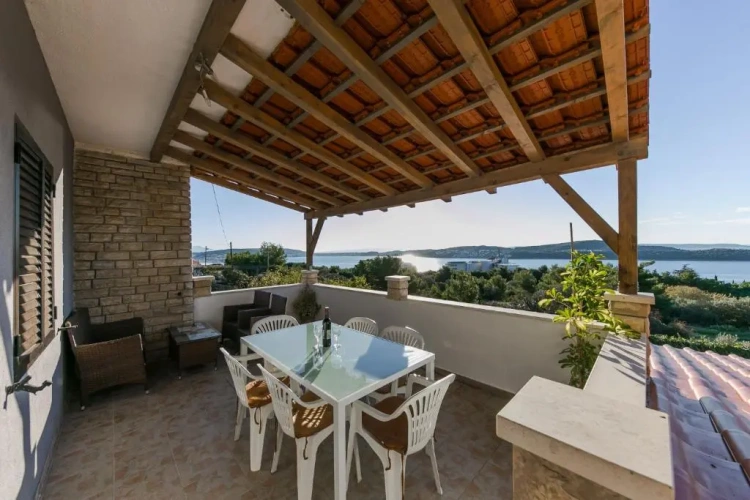 2 Bedrooms Apartment with sea view