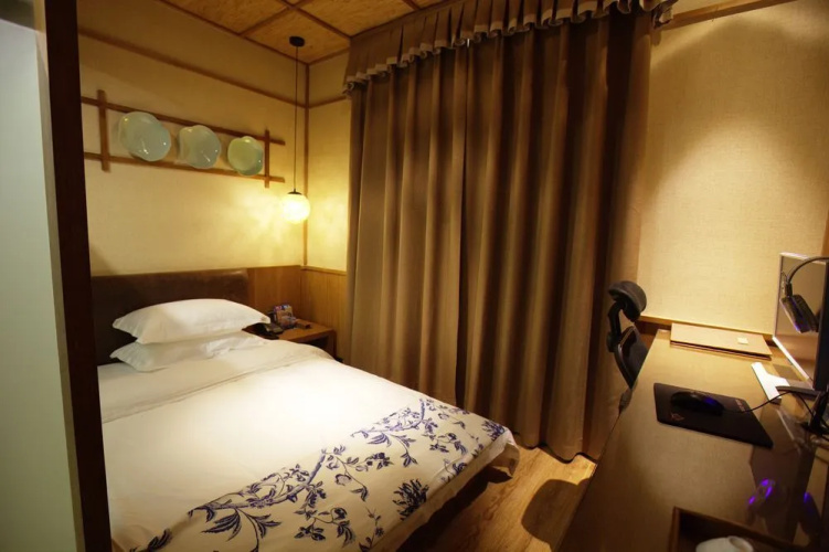 Crystal Pudi Hotel