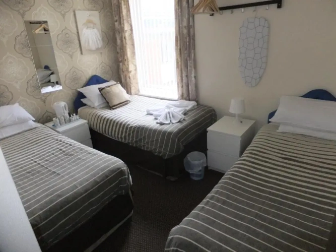 Standard Triple room