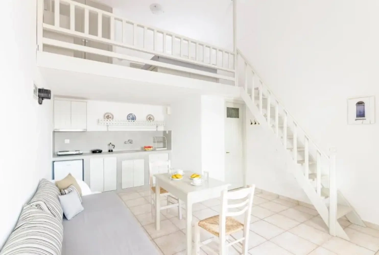 Standard Triple room with sea view