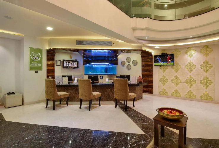 Akshaya Aura