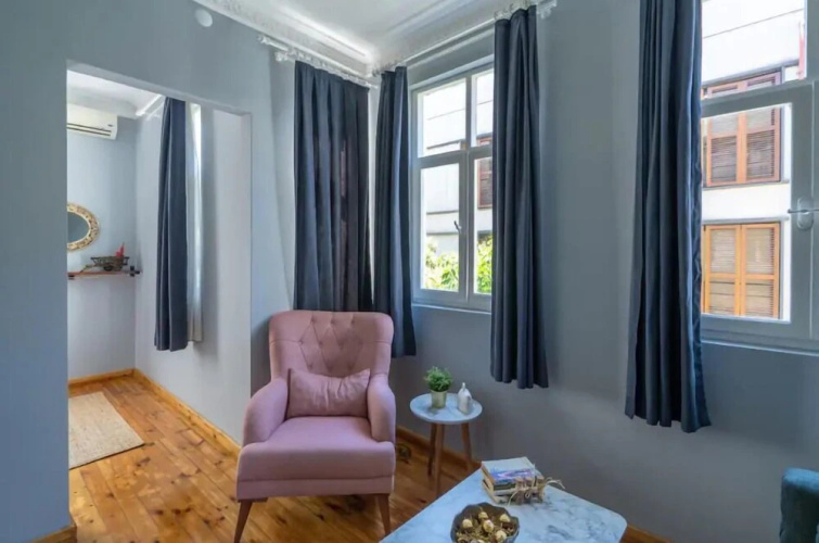 Apartment with Garden View