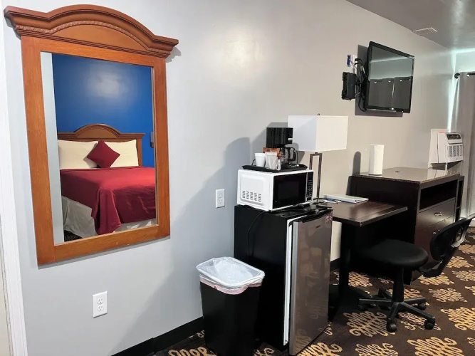 Midway Motel