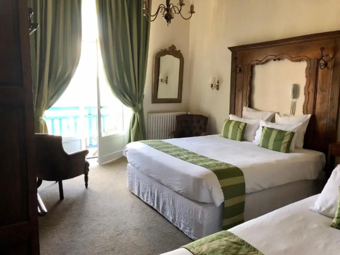 Standard Triple room with sea view