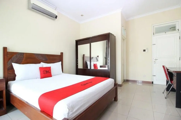 Deluxe Double room with partial view