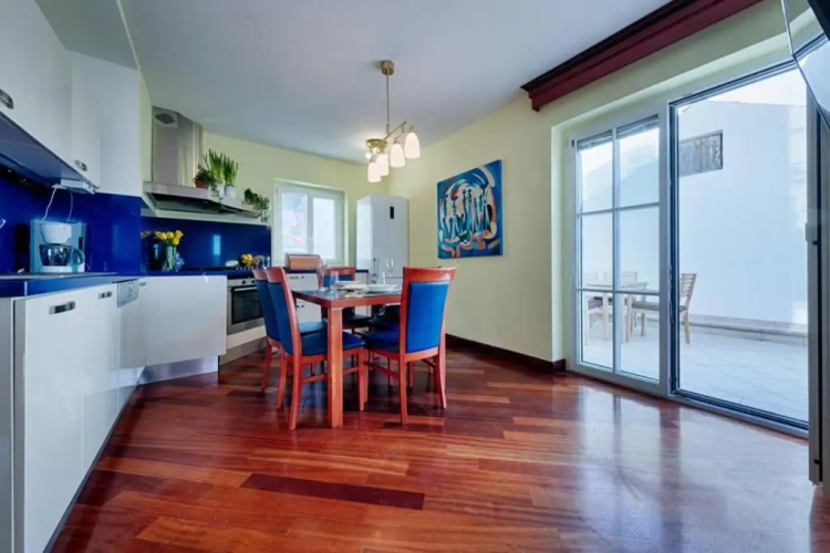 Seafront Apartment For4