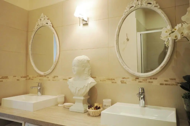 Saint Germain Elegant ChicSuites