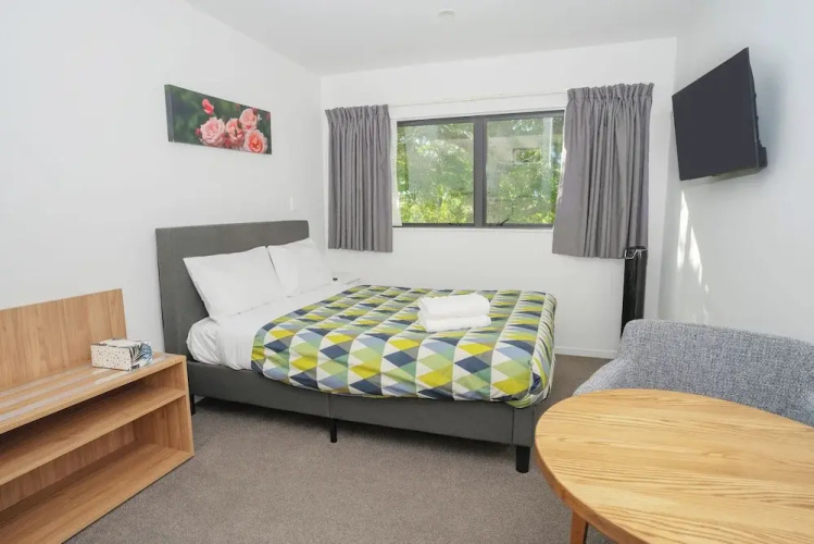Yates Park Motel