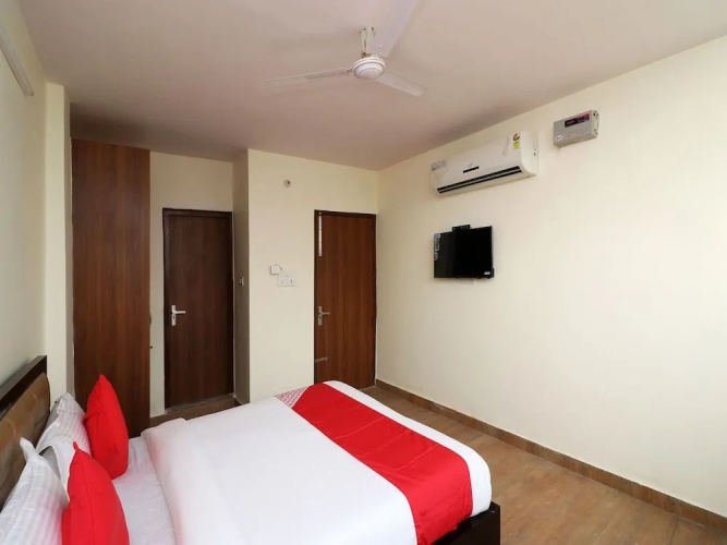 OYO 23320 Hotel Ozone
