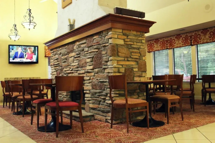 Cloverleaf Suites Columbia