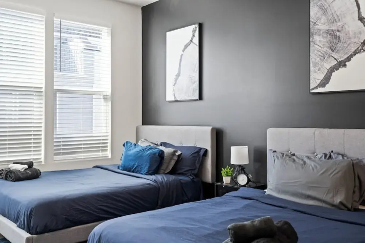 Luxe King 4BR Townhouse in Uptown CLT