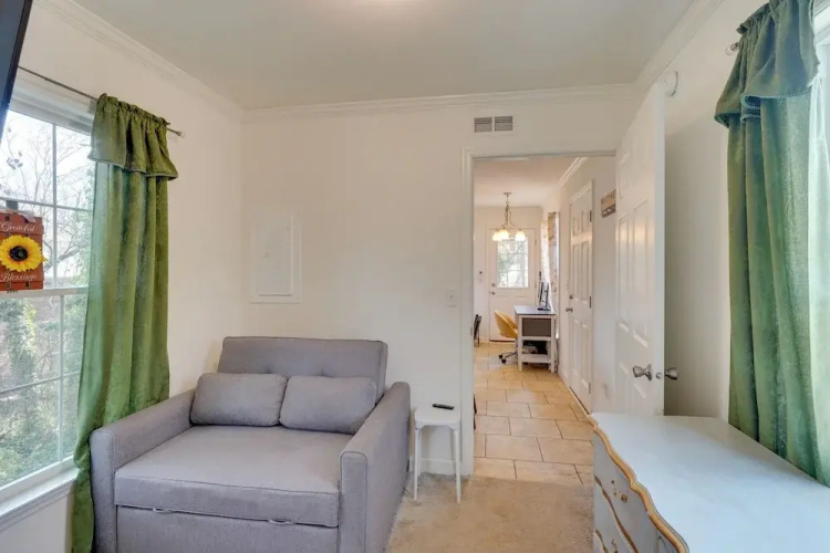 2 Mi to South Boston Speedway: Cozy Tiny Home!