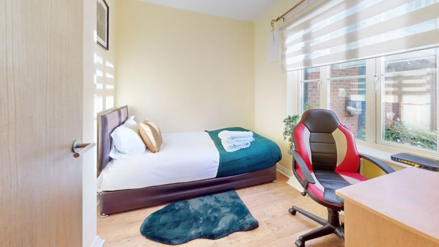 Impeccable 4-bed House in London