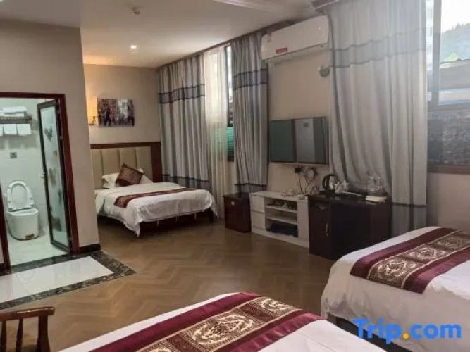 Deluxe Family Suite