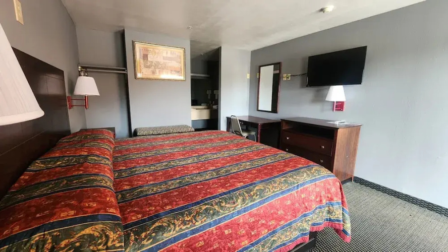 Benbrook Inn & Suites