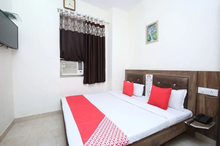 Oyo 22652 Sehmi'S Best Rest Inn