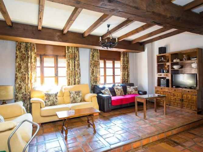 4 Bedrooms Cottage