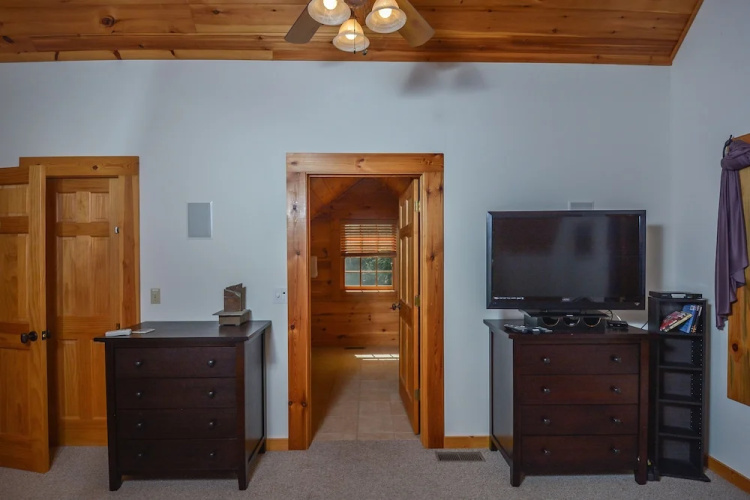 Bear Necessity 4 Bedroom House