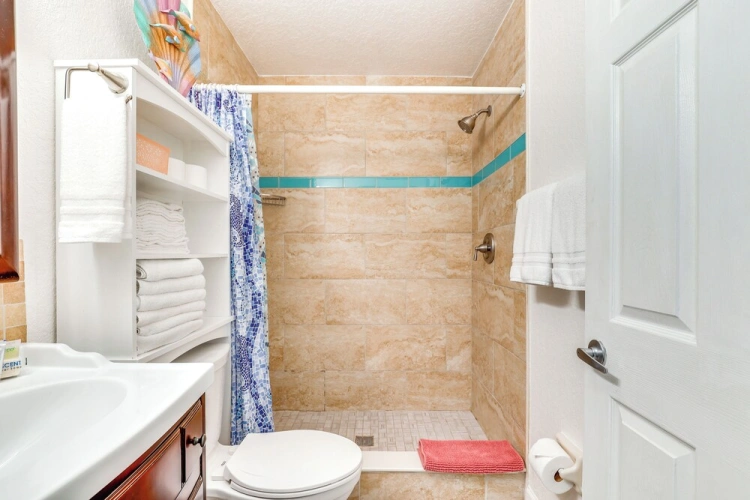 4 Bedrooms Apartment