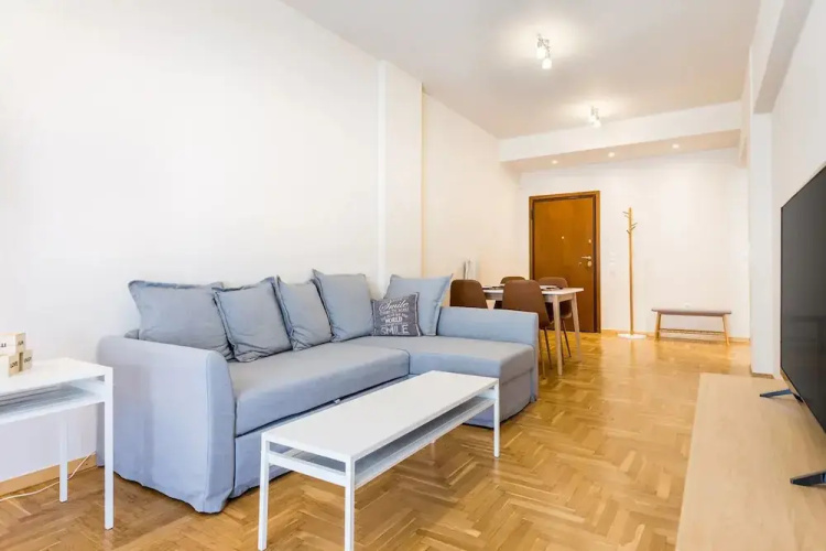 2 bedroom apartment near the Metro