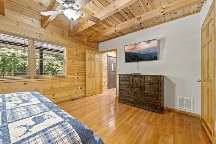 River Lodge 5 Bedroom Home by Redawning