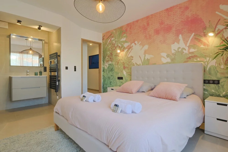 Le Jungle in Cannes With 2 Bedrooms and 2 Bathrooms
