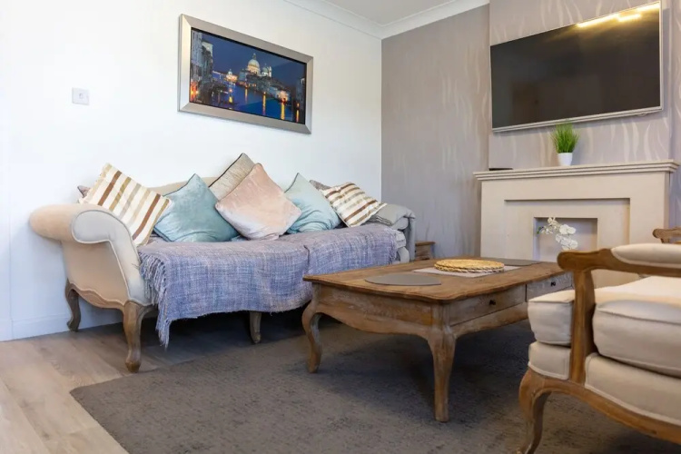 9A Millbrae - Donnini Apartments