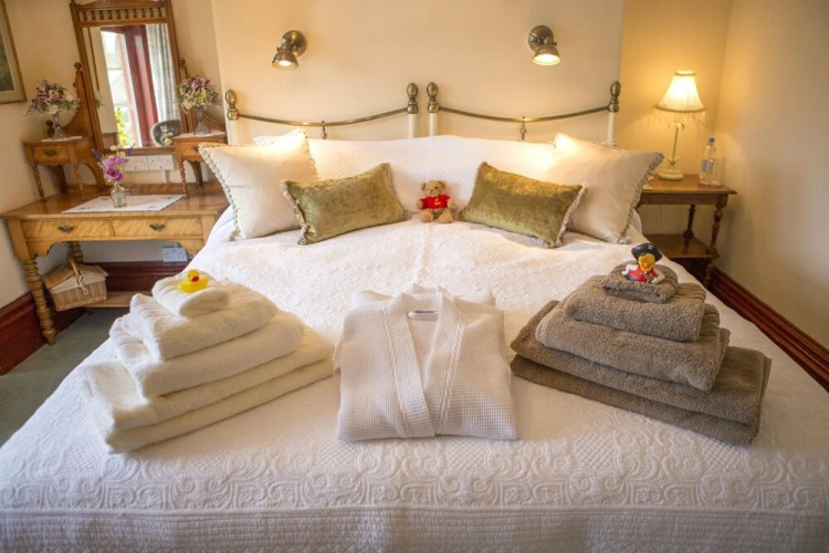 Albany House Bed And Breakfast