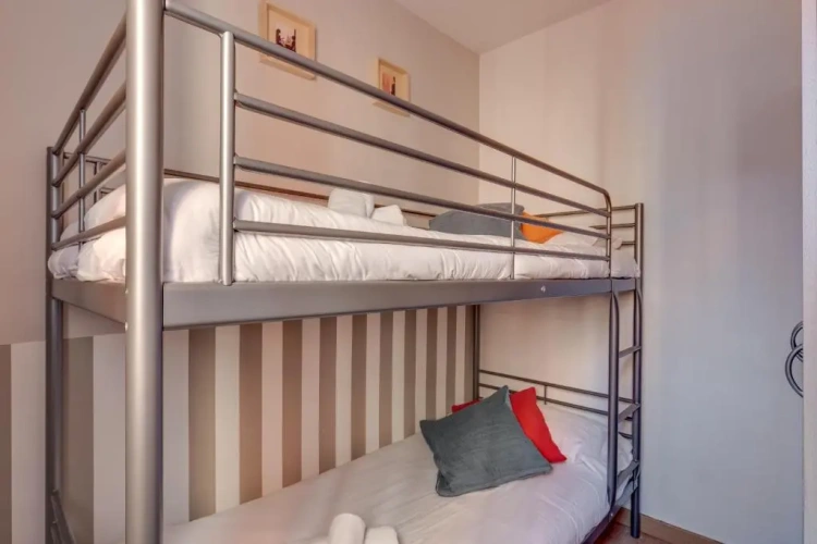 2 Bedrooms Apartment
