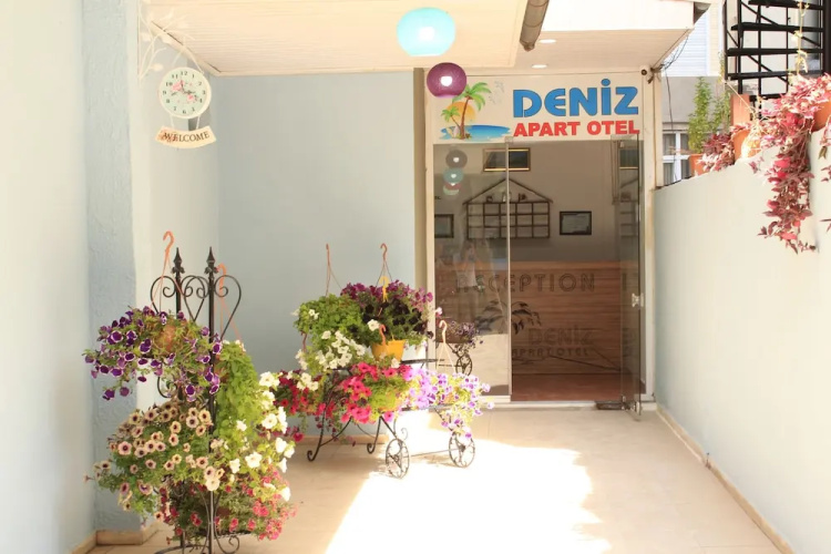 Deniz Apart