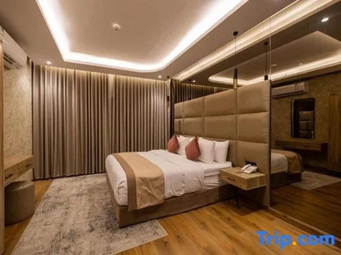 3 Bedrooms Apartment
