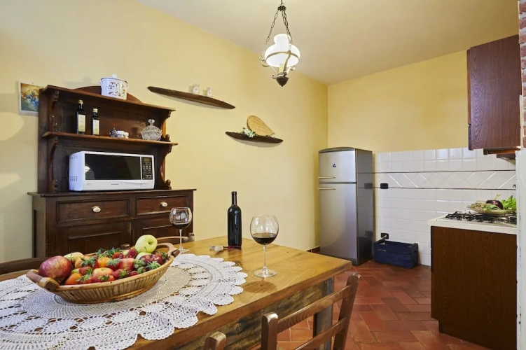 2 Bedrooms Apartment with courtyard view