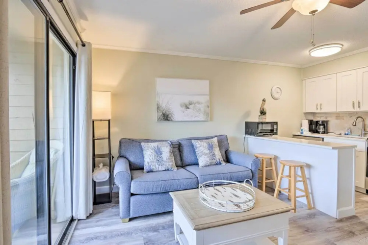 Resort Condo: Pools, Gym, Bar & Beach Access!